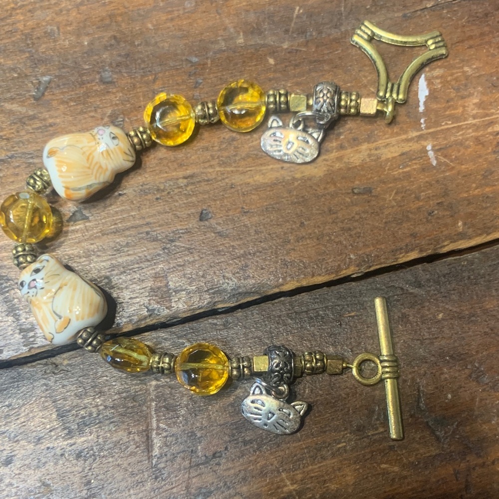 CATS BEADS AND CATS CHARM BRACELET